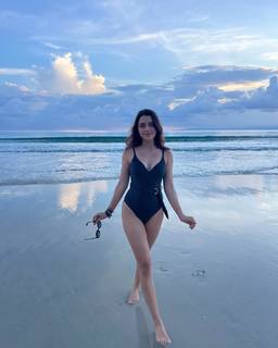 Ruhi Singh feet photo 4