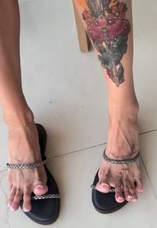 Ruivinha de Marte feet photo 1