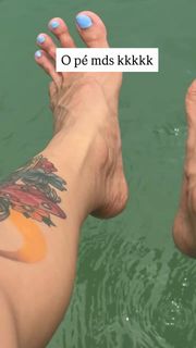 Ruivinha de Marte feet photo 3