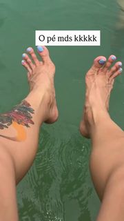Ruivinha de Marte feet photo 2