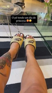 Ruivinha de Marte feet photo 2