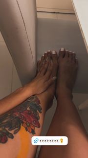 Ruivinha de Marte feet photo 1