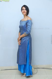 Rukmini Vasanth feet photo thumbnail