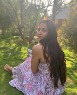 Rukmini Vasanth feet photo thumbnail