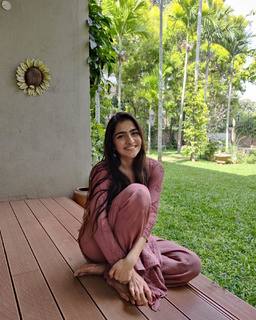 Rukmini Vasanth feet photo thumbnail