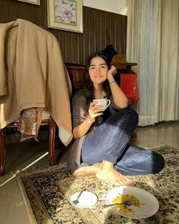 Rukmini Vasanth feet photo thumbnail