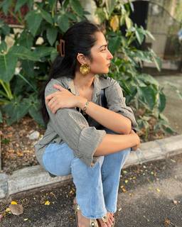 Rukmini Vasanth feet photo thumbnail