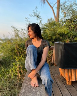 Rukmini Vasanth feet photo thumbnail