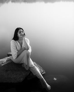 Rukmini Vasanth feet photo thumbnail