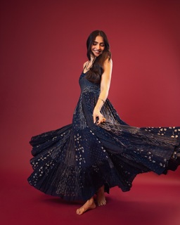 Rukmini Vasanth feet photo thumbnail