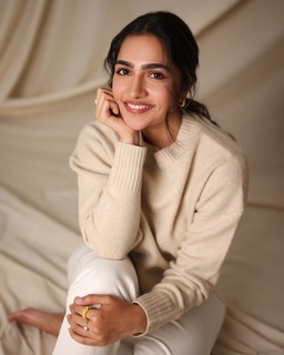 Rukmini Vasanth feet photo thumbnail