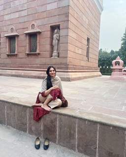 Rukmini Vasanth feet photo thumbnail