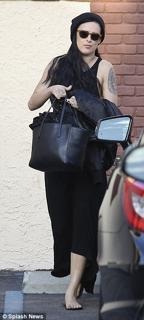 Rumer Willis feet photo thumbnail