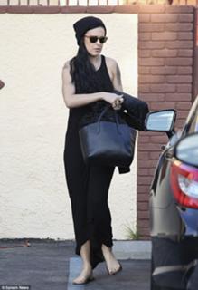 Rumer Willis feet photo thumbnail
