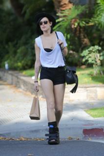 Rumer Willis feet photo thumbnail