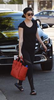 Rumer Willis feet photo thumbnail