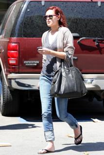 Rumer Willis feet photo thumbnail