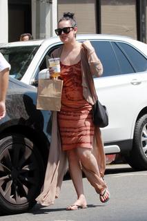 Rumer Willis feet photo thumbnail