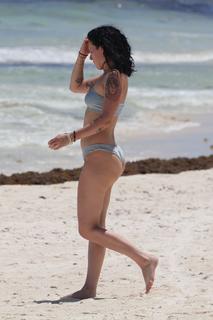 Rumer Willis feet photo thumbnail