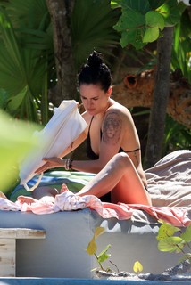 Rumer Willis feet photo thumbnail