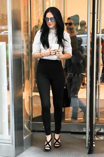 Rumer Willis feet photo thumbnail