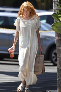 Rumer Willis feet photo thumbnail