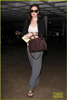 Rumer Willis feet photo thumbnail