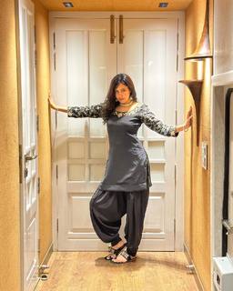 Rumman Ahmed feet photo 3