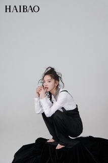 Ruonan Zhang feet photo 3