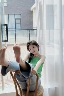 Ruonan Zhang feet photo 18