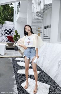 Ruonan Zhang feet photo 10