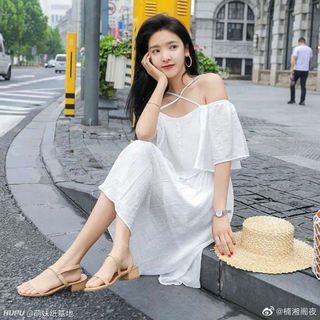 Ruonan Zhang feet photo 9