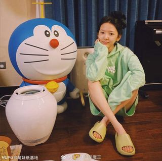 Ruonan Zhang feet photo 8