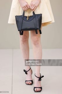 Ruonan Zhang feet photo 8