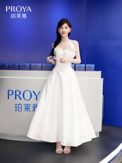 Ruonan Zhang feet photo 10