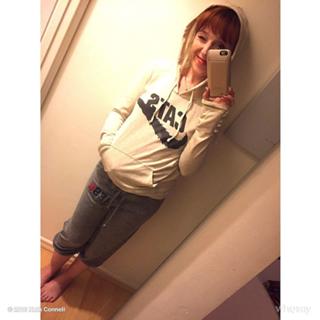 Ruth Connell feet photo 1