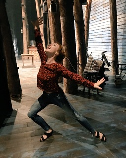 Ruth Connell feet photo 12
