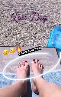 Ruth Hofmann feet photo 10