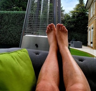 Ruth Langsford feet photo 6
