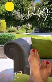 Ruth Langsford feet photo 5