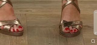 Ruth Langsford feet photo 13