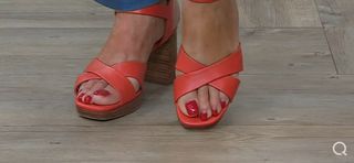 Ruth Langsford feet photo 5