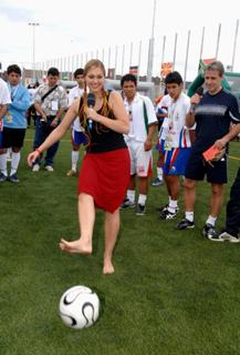 Ruth Moschner feet photo thumbnail