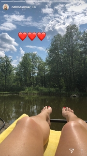 Ruth Moschner feet photo thumbnail