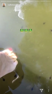 Ruth Moschner feet photo thumbnail