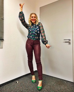Ruth Moschner feet photo thumbnail