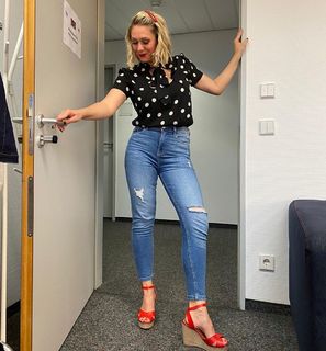 Ruth Moschner feet photo thumbnail
