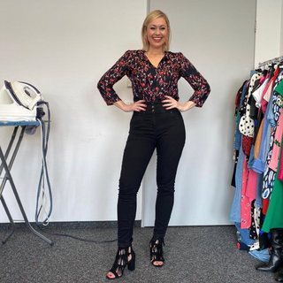 Ruth Moschner feet photo thumbnail