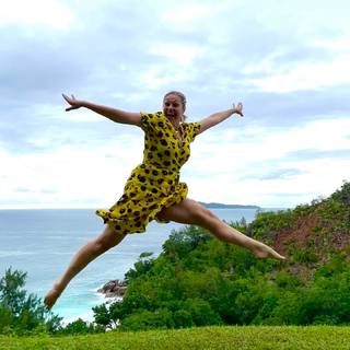 Ruth Moschner feet photo thumbnail