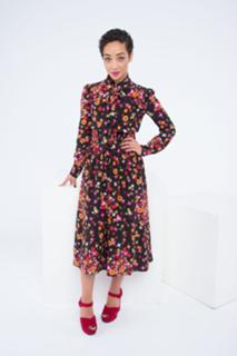 Ruth Negga feet photo thumbnail